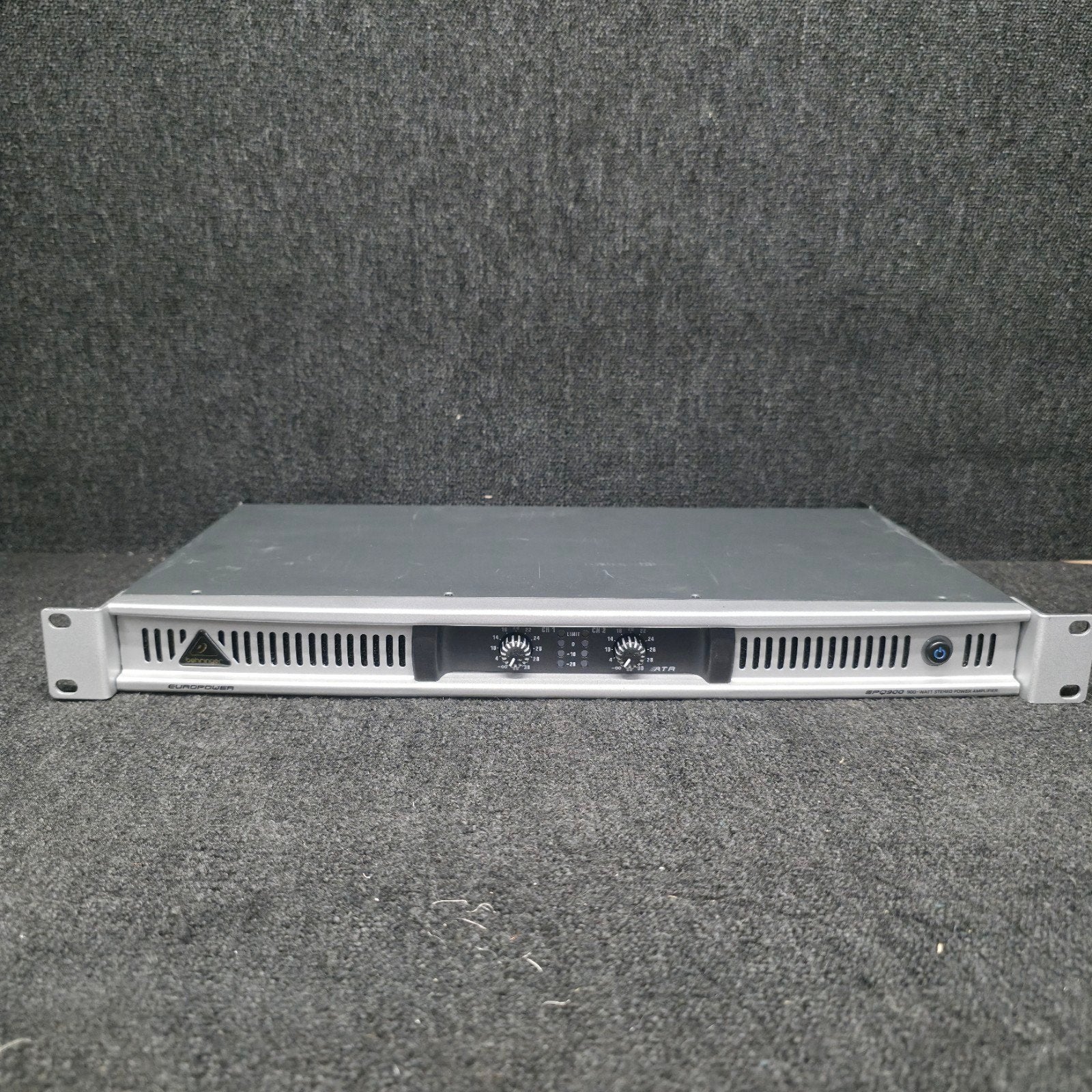 BEHRINGER europower  EPQ900   versterker  1HE, Ophalen of Verzenden, Gebruikt, Subwoofer, Overige merken