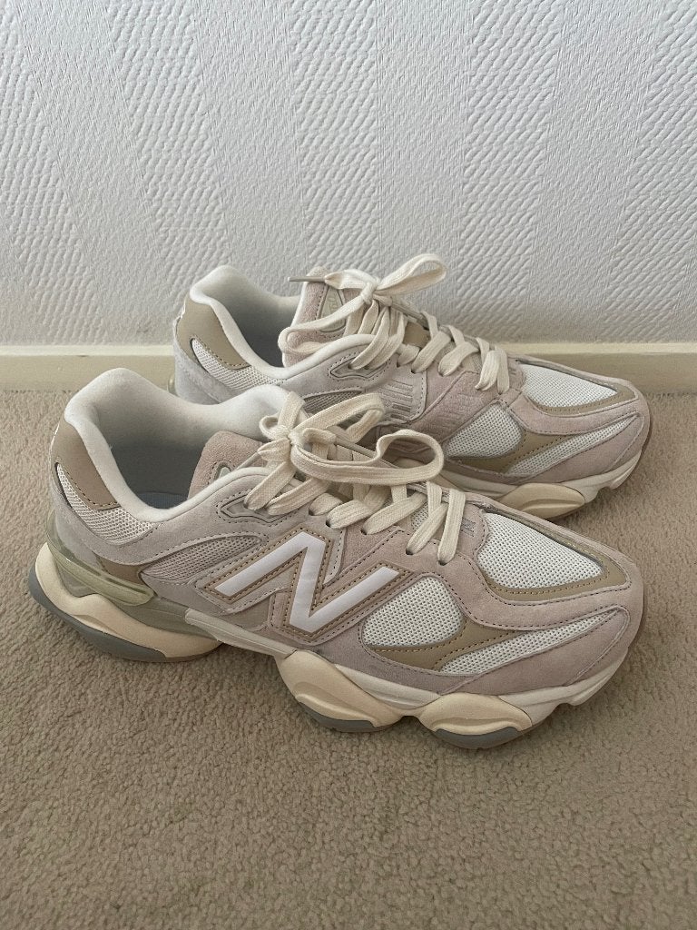 New Balance 9060 maat 43, Ophalen, Beige, New Balance, Nieuw