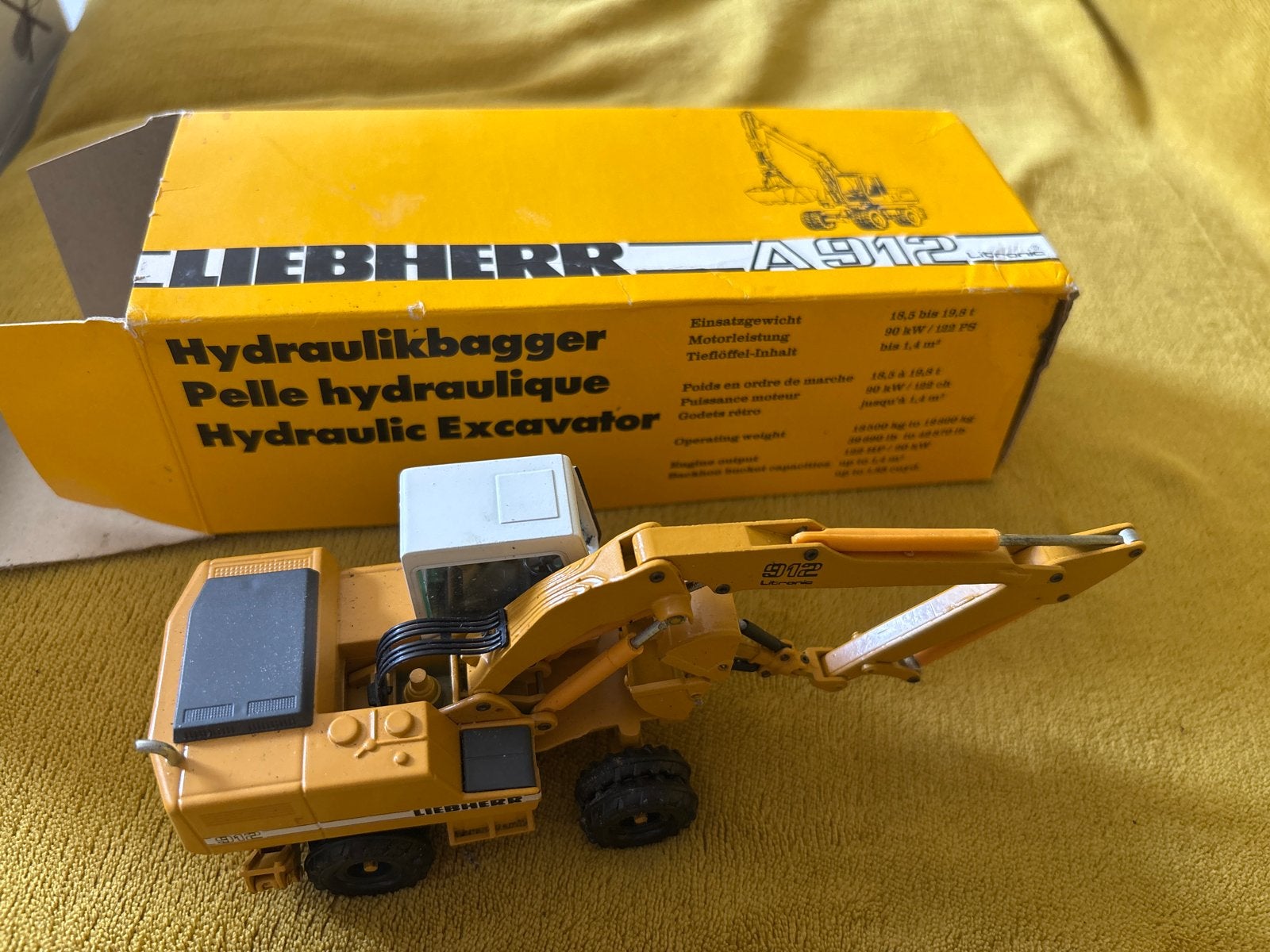 Liebherr A 912 Hydraulikbagger Schaal 1:50 Model, Ophalen of Verzenden, Gebruikt