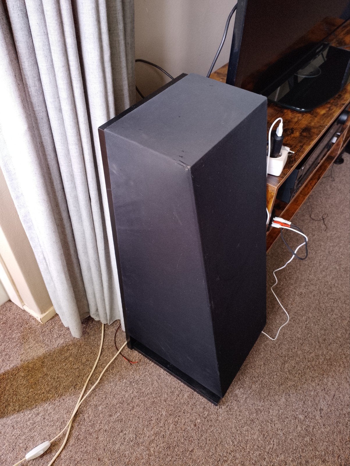 Zwarte vloerstaande luidspreker Audiolab Sfinx