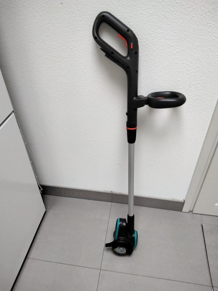 Gardena accu onkruidborstel, Ophalen, Zo goed als nieuw, Gardena / Husqvarna