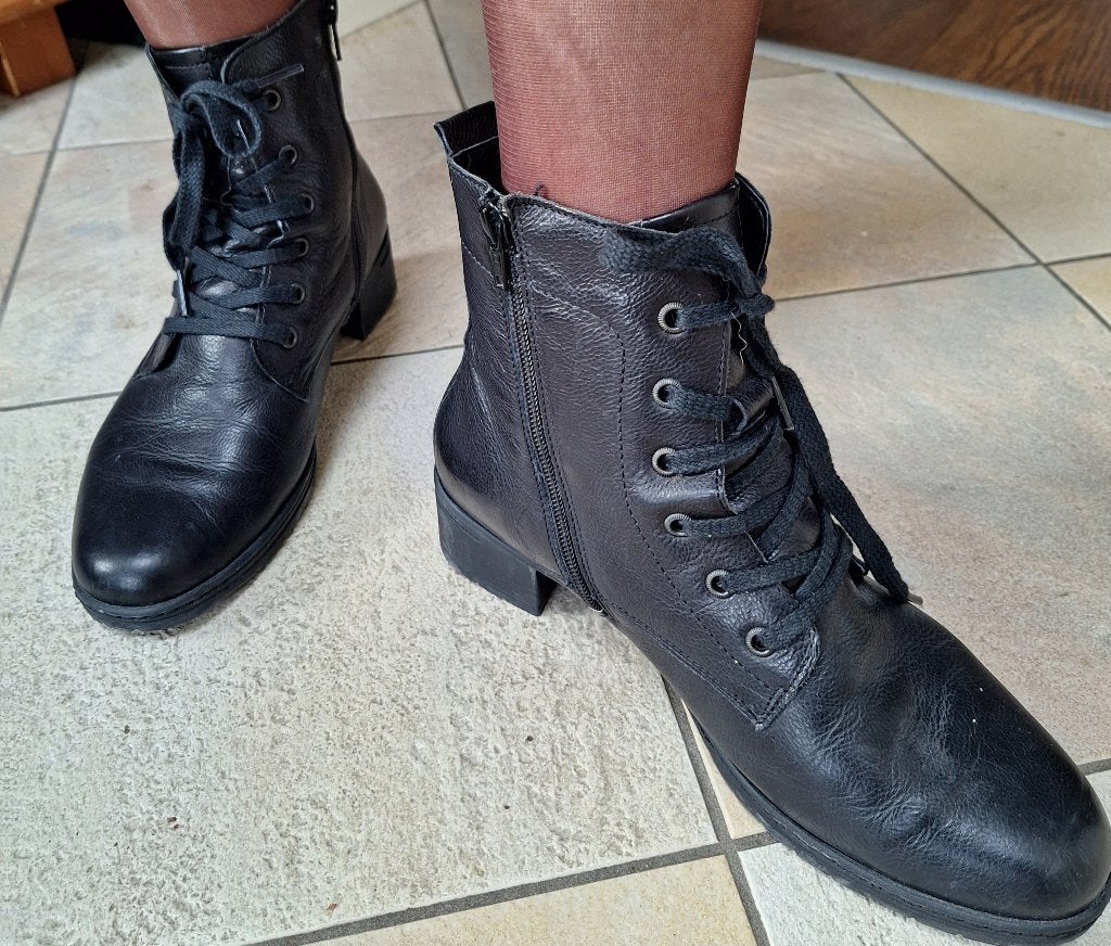 schoenen   leder  merk: HARTJES, Kleding | Dames, Ophalen, Zwart, Lage of Enkellaarzen, Zo goed als nieuw