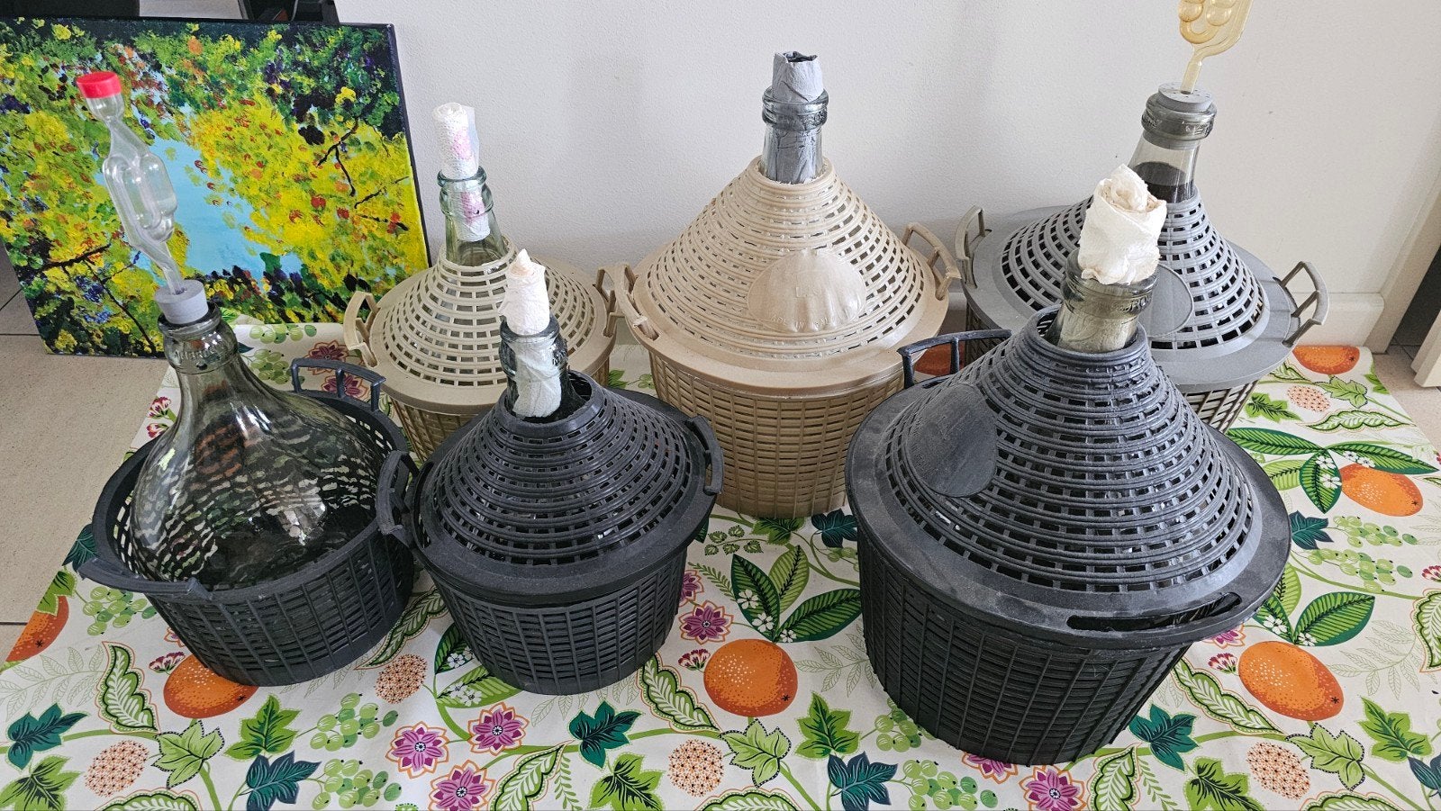 Grote glazen flessen met mand (6 stuks), Ophalen, Gebruikt