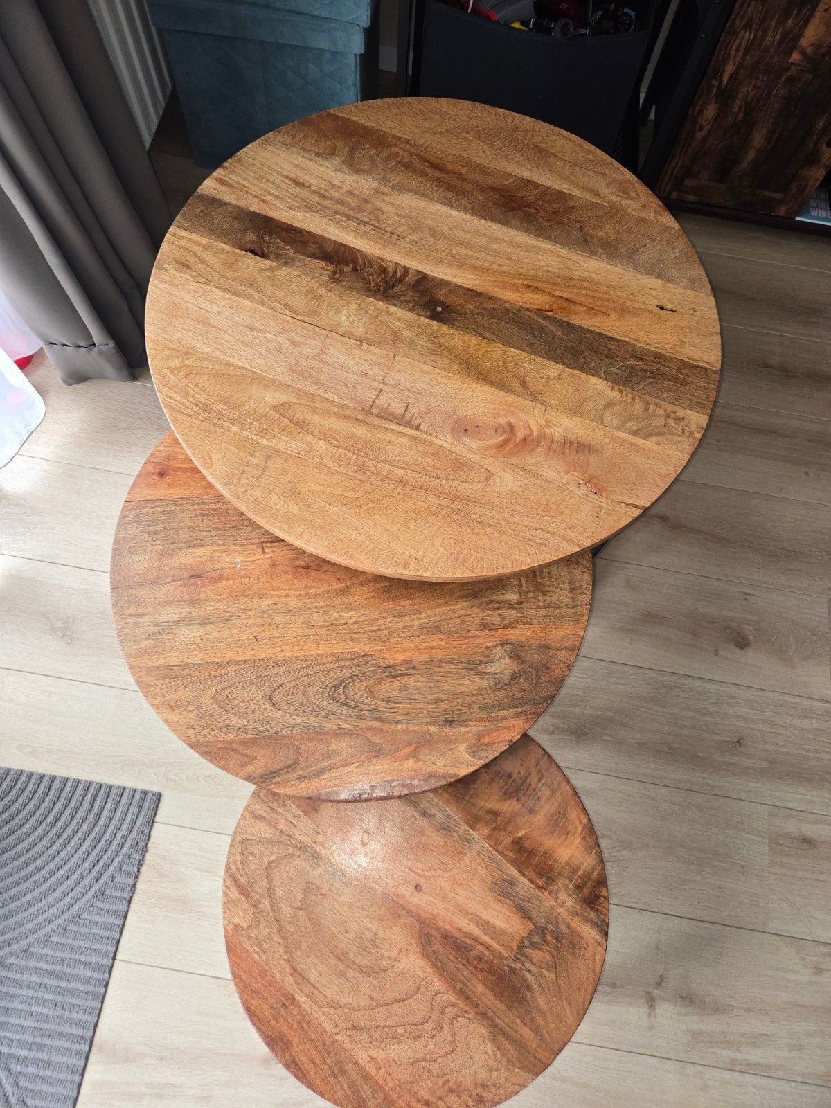 Set van 3 ronde bijzettafels met metaal frame en houten blad, Gebruikt, 50 tot 100 cm, Rond, Ophalen