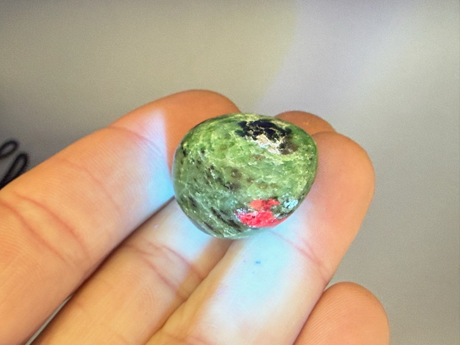 Robijn in Zoisiet Tanganyika artstone mineralen UV Actief, Ophalen of Verzenden, Mineraal