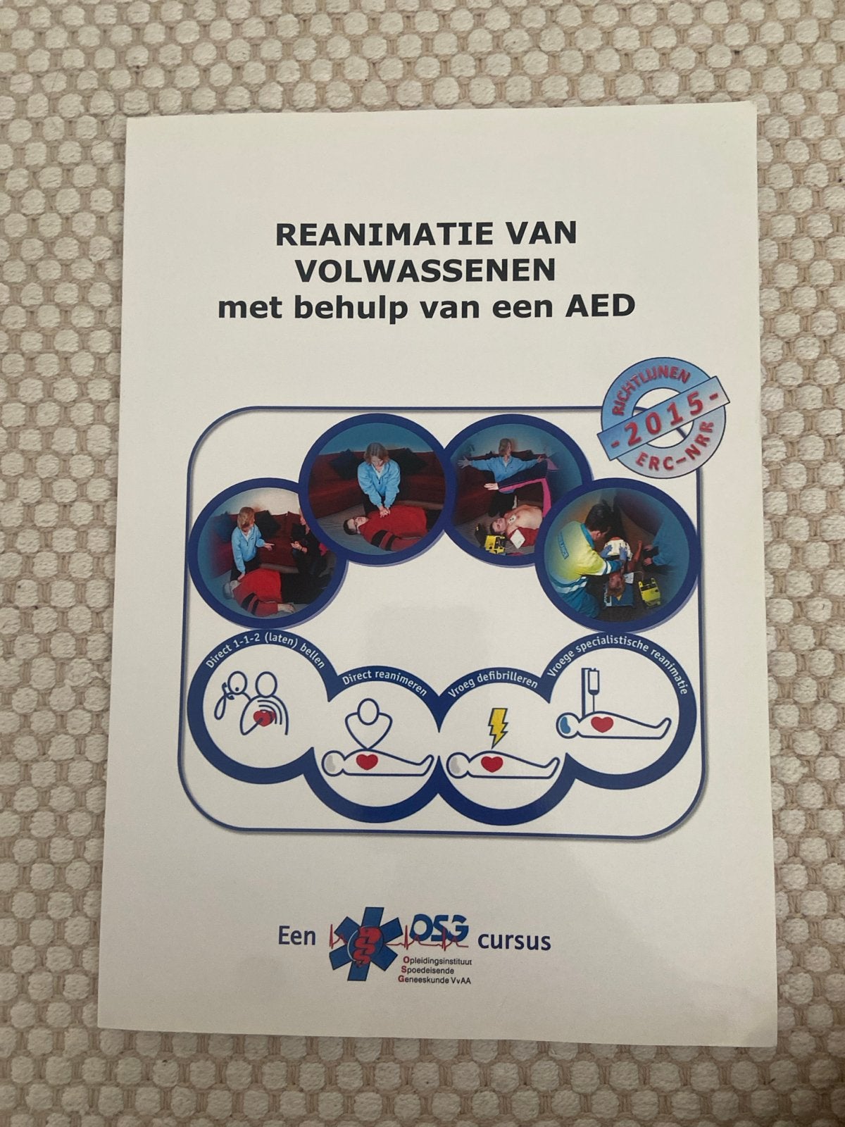 Reanimatie van volwassenen met behulp van een AED, Ophalen of Verzenden, Beta, Zo goed als nieuw, Overige niveaus