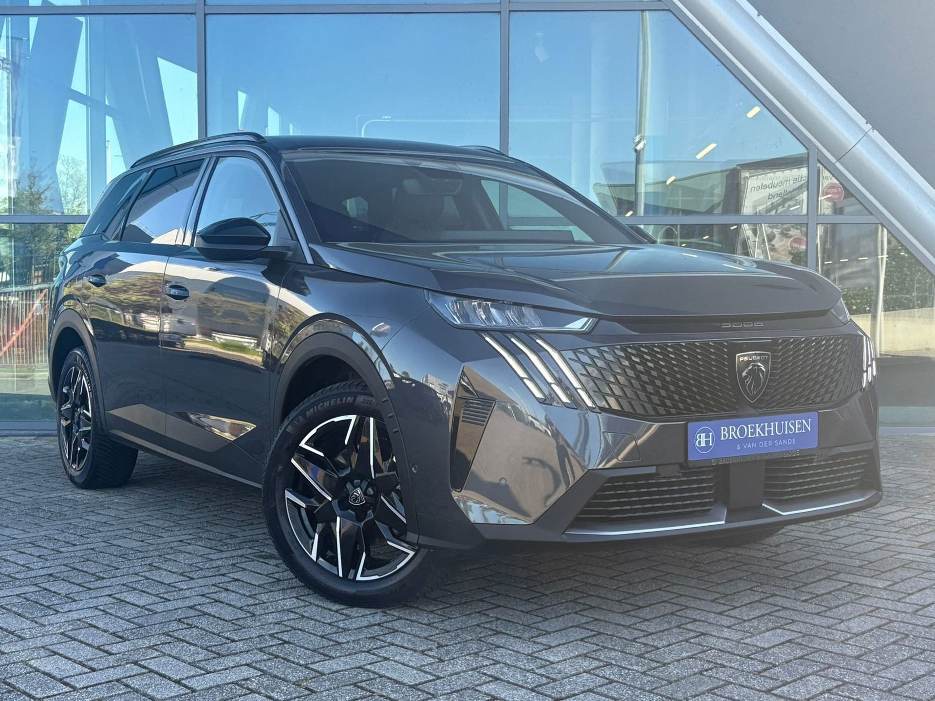 Peugeot 5008 1.2 Hybrid 145pk Allure 7 Pers Automaat / 360 C, Auto's, Peugeot, 145 pk, Gebruikt, Zwart, 1199 cc