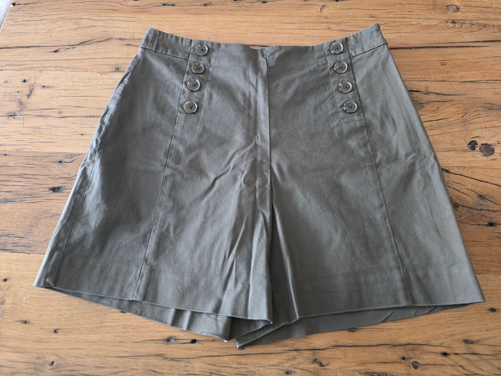 Te koop nieuwe groene dames korte broek, merk Ann Taylor, ma, Maat 38/40 (M), Kort, Nieuw, Ophalen of Verzenden