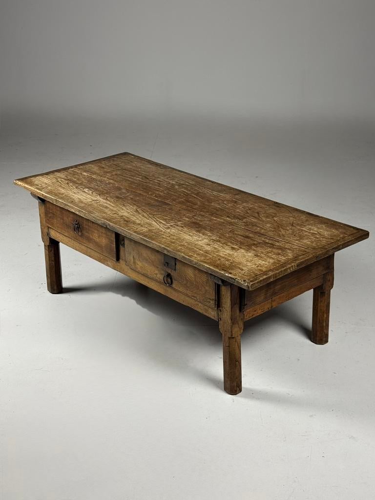 Spaanse salontafel 18e eeuw