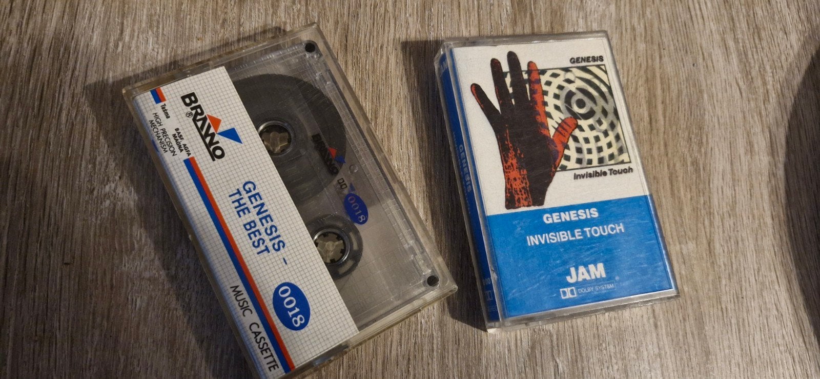 Genesis - Invisible Touch/ The Very Best 2 Cassettes Polen, Cd's en Dvd's, Cassettebandjes, Ophalen of Verzenden, Gebruikt, 1 bandje