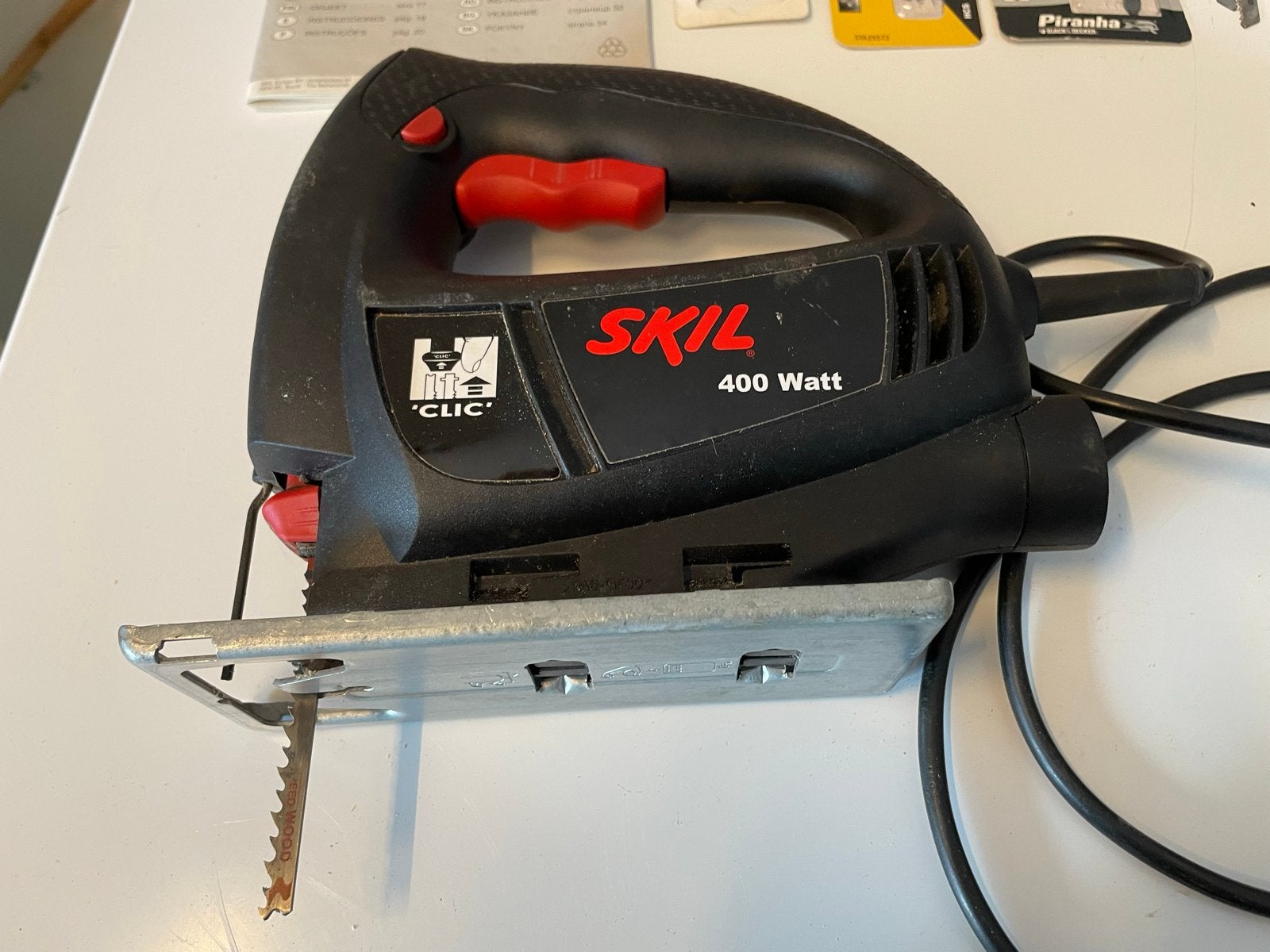 Skil Decoupeerzaag 400W met diverse zaagbladen, Ophalen, Gebruikt, Decoupeerzaag, 30 tot 70 mm