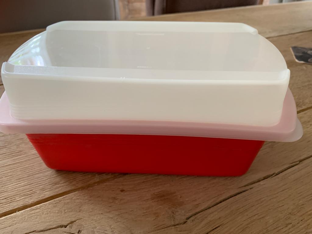 Tupperware 4-seasons broodtrommel rood-wit, Huis en Inrichting, Keuken | Tupperware, Tupperware, Verzenden, Zo goed als nieuw