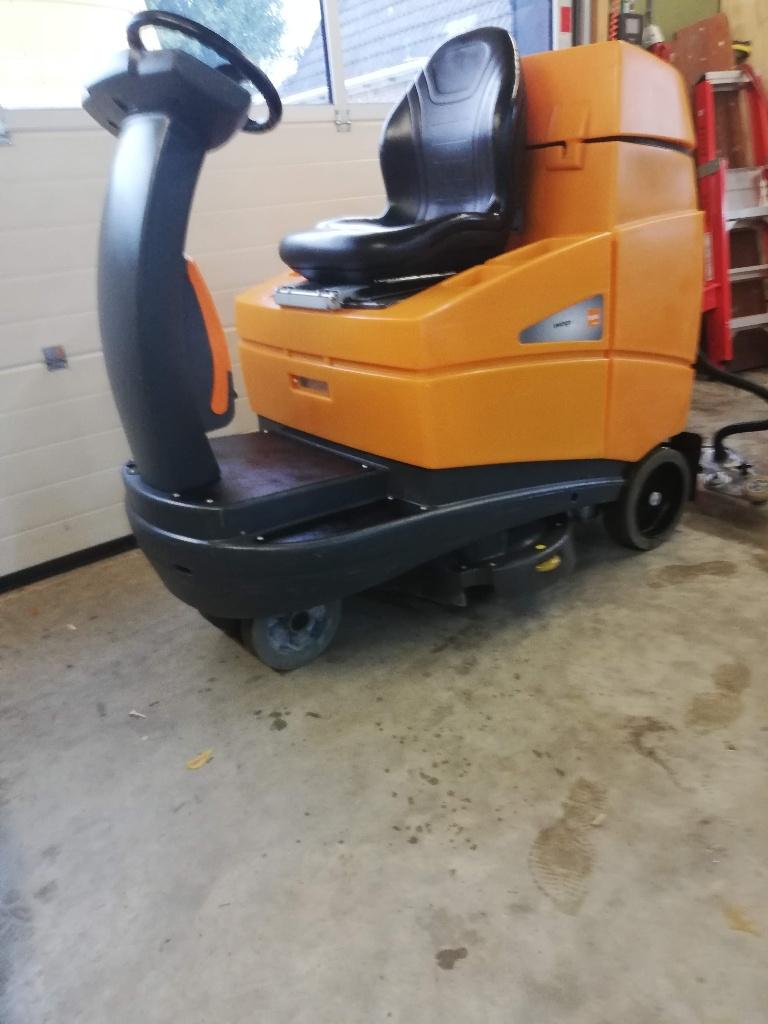 Taski Swingo 4000 opzit schrobzuigmachine, Ophalen of Verzenden, Zo goed als nieuw, Schrobmachine