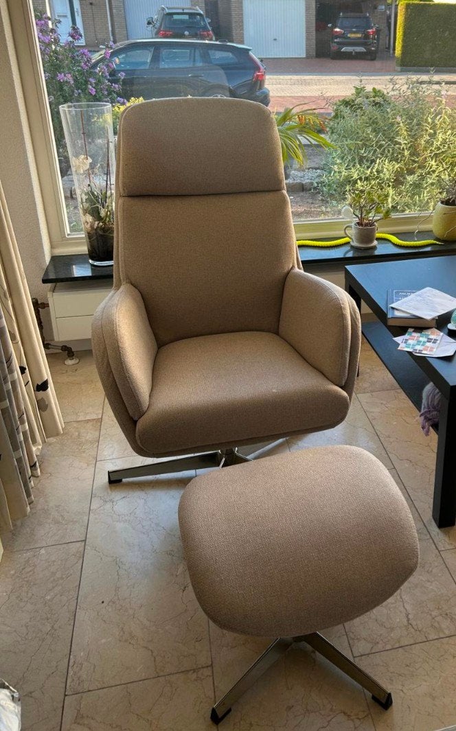 Comfortabele fauteuil met voetenbank - z.g.a.n., Huis en Inrichting, Ophalen, Modern comfort, 75 tot 100 cm, Zo goed als nieuw