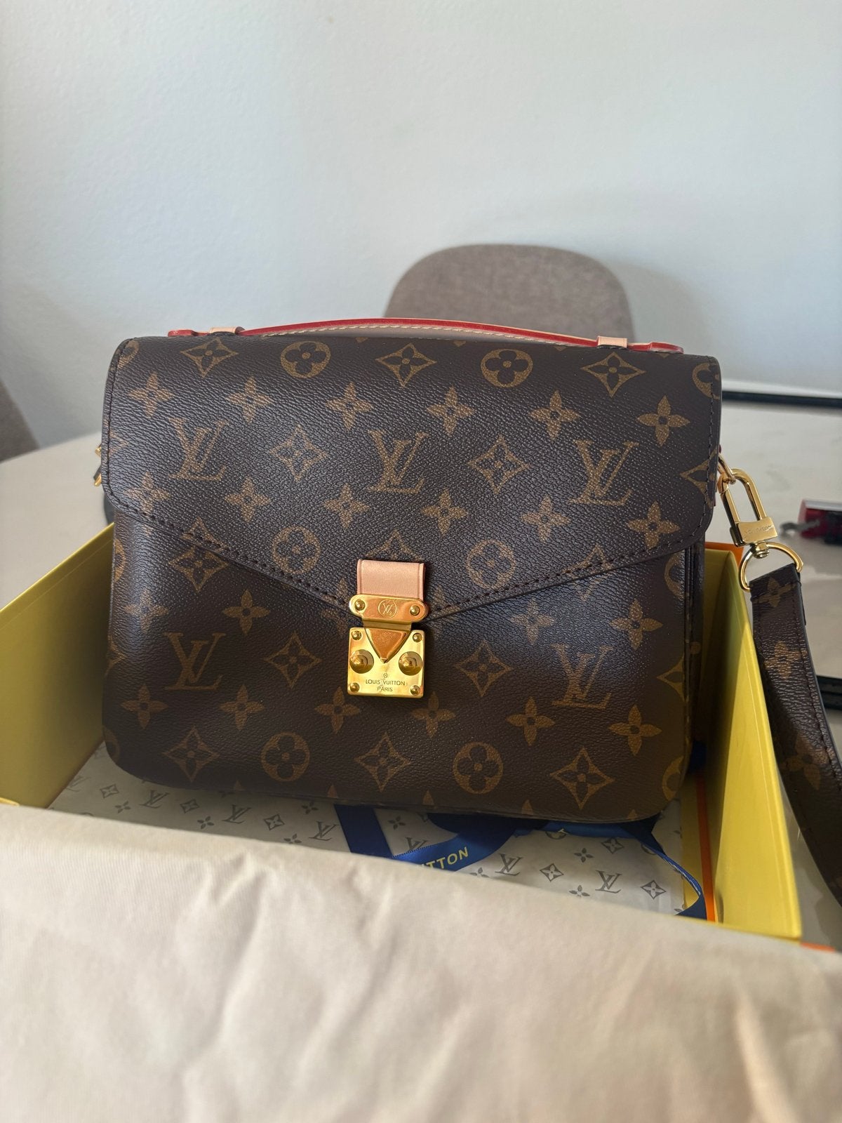 Louis Vuitton Pochette Metis Monogram, Ophalen of Verzenden, Zo goed als nieuw, Bruin, Schoudertasje