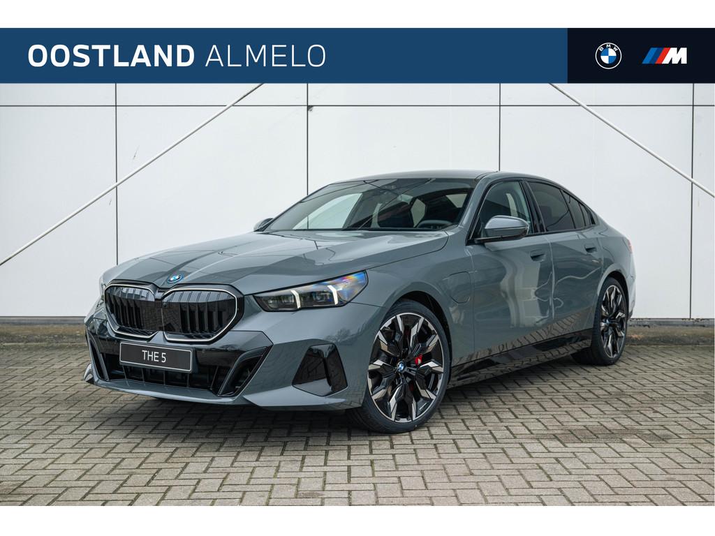 BMW 5 Serie 550e xDrive M Sport Automaat / Panoramadak / Tre, Automaat, Zwart, Leder, Bedrijf