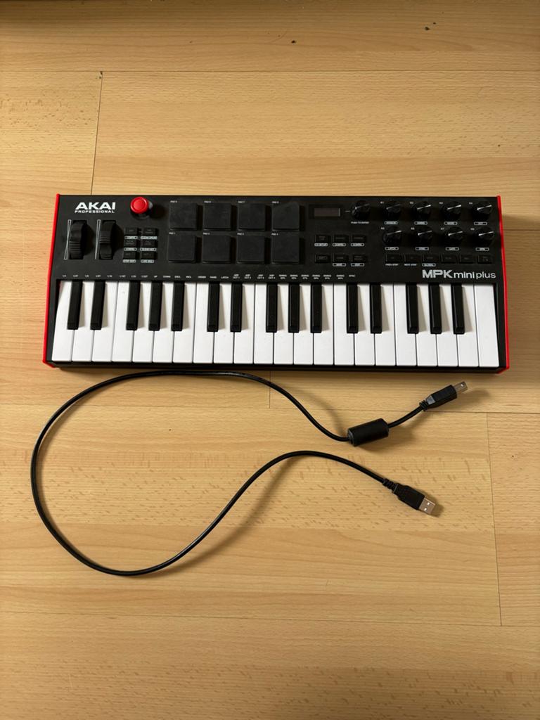 AKAI MPK Mini Plus MIDI-keyboard, Ophalen, Zo goed als nieuw