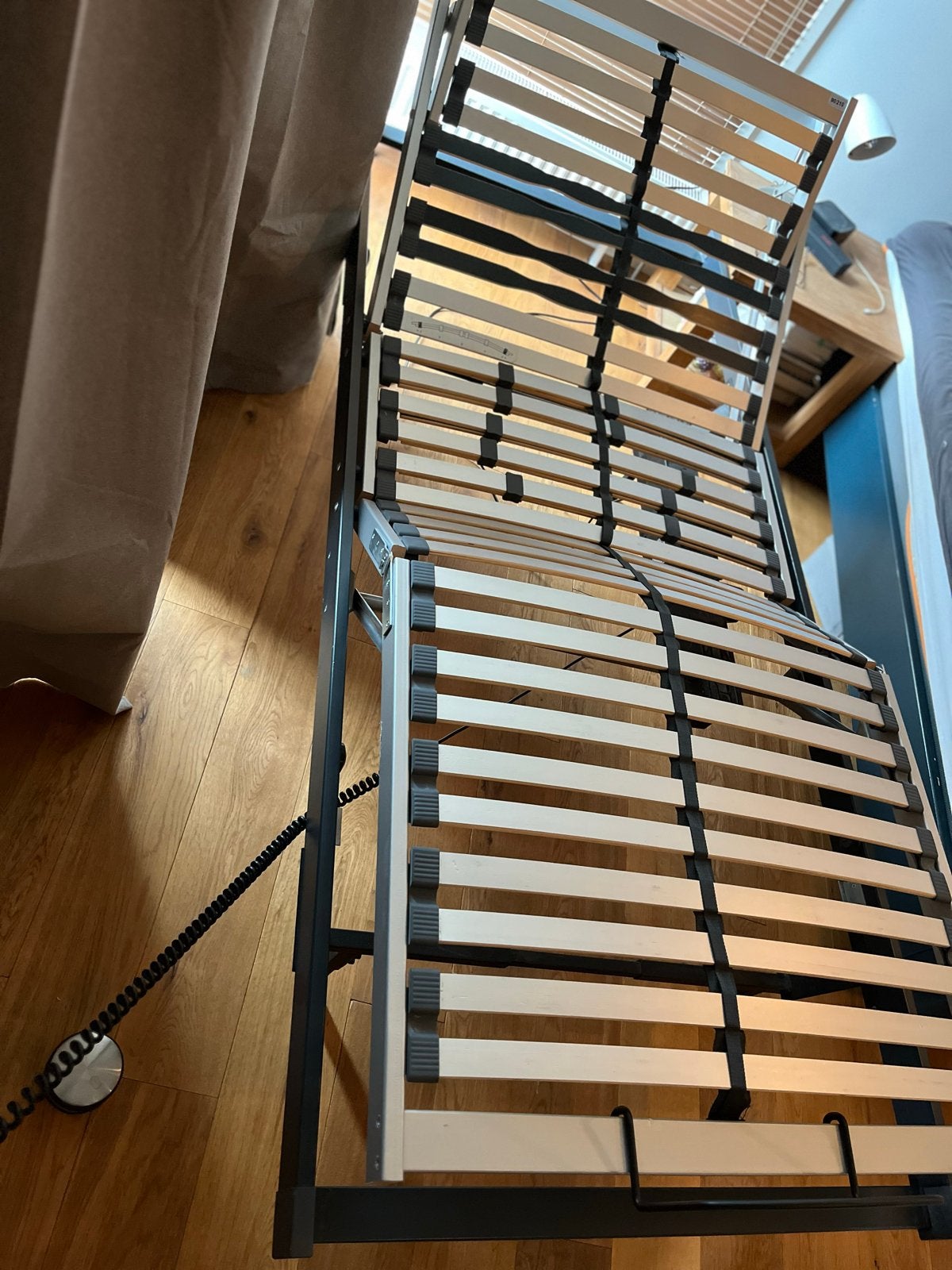 Logeerbed Bossflex Elektrisch Verstelbare Lattenbodem 90x210, Ophalen, 90 cm, Eenpersoons, 210 cm