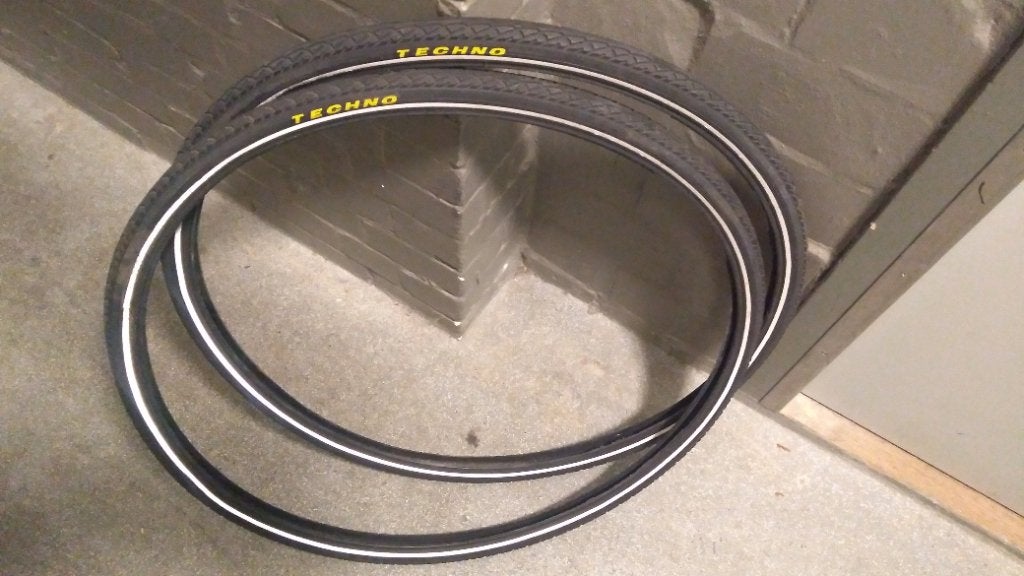 2x Techno innova 28 inch buitenbanden, Fietsen en Brommers, Ophalen, Zo goed als nieuw, Band