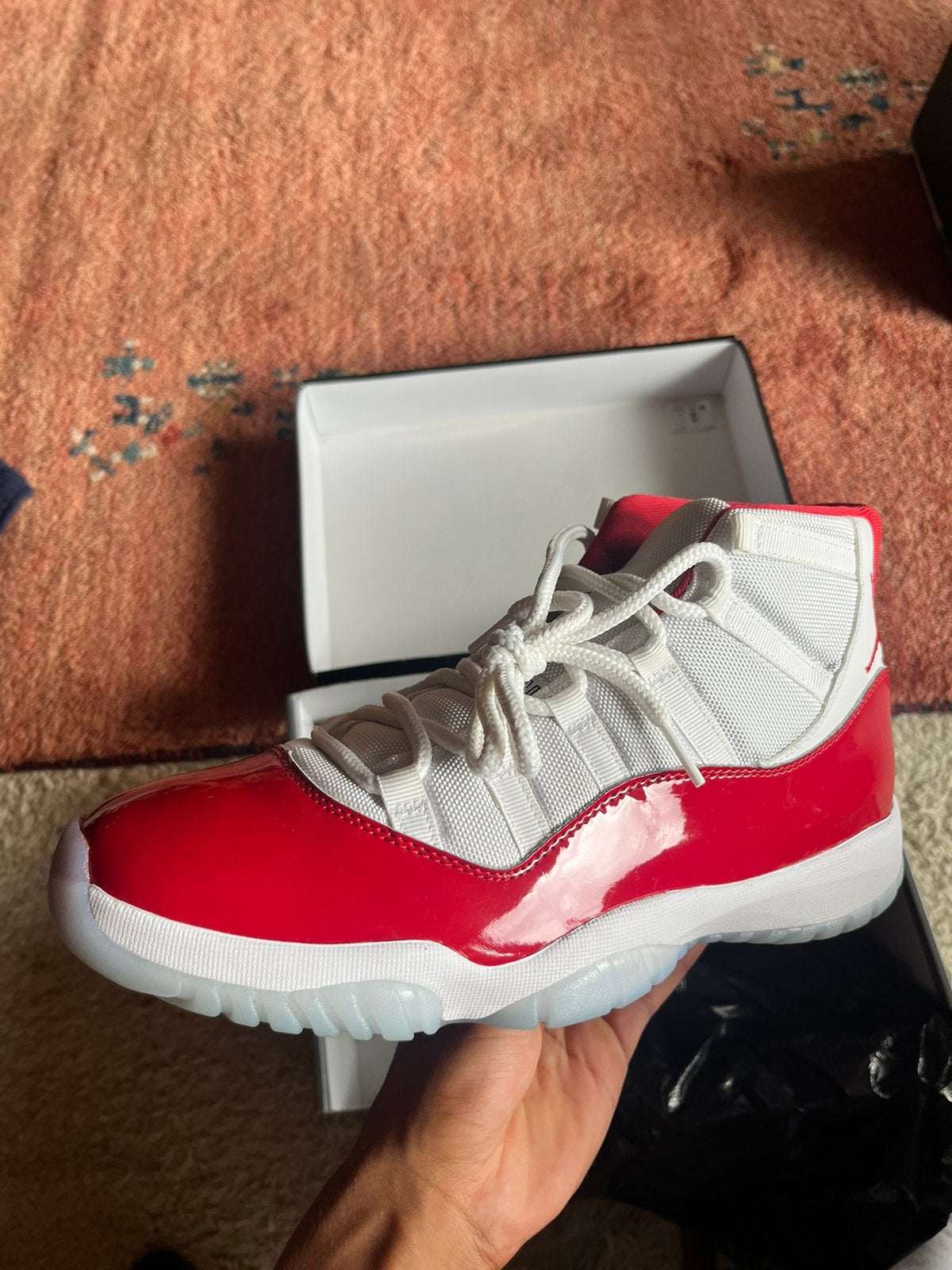 Bijna nieuwe jordan 11 cherrys, Overige kleuren, Sportschoenen, Ophalen of Verzenden, Zo goed als nieuw