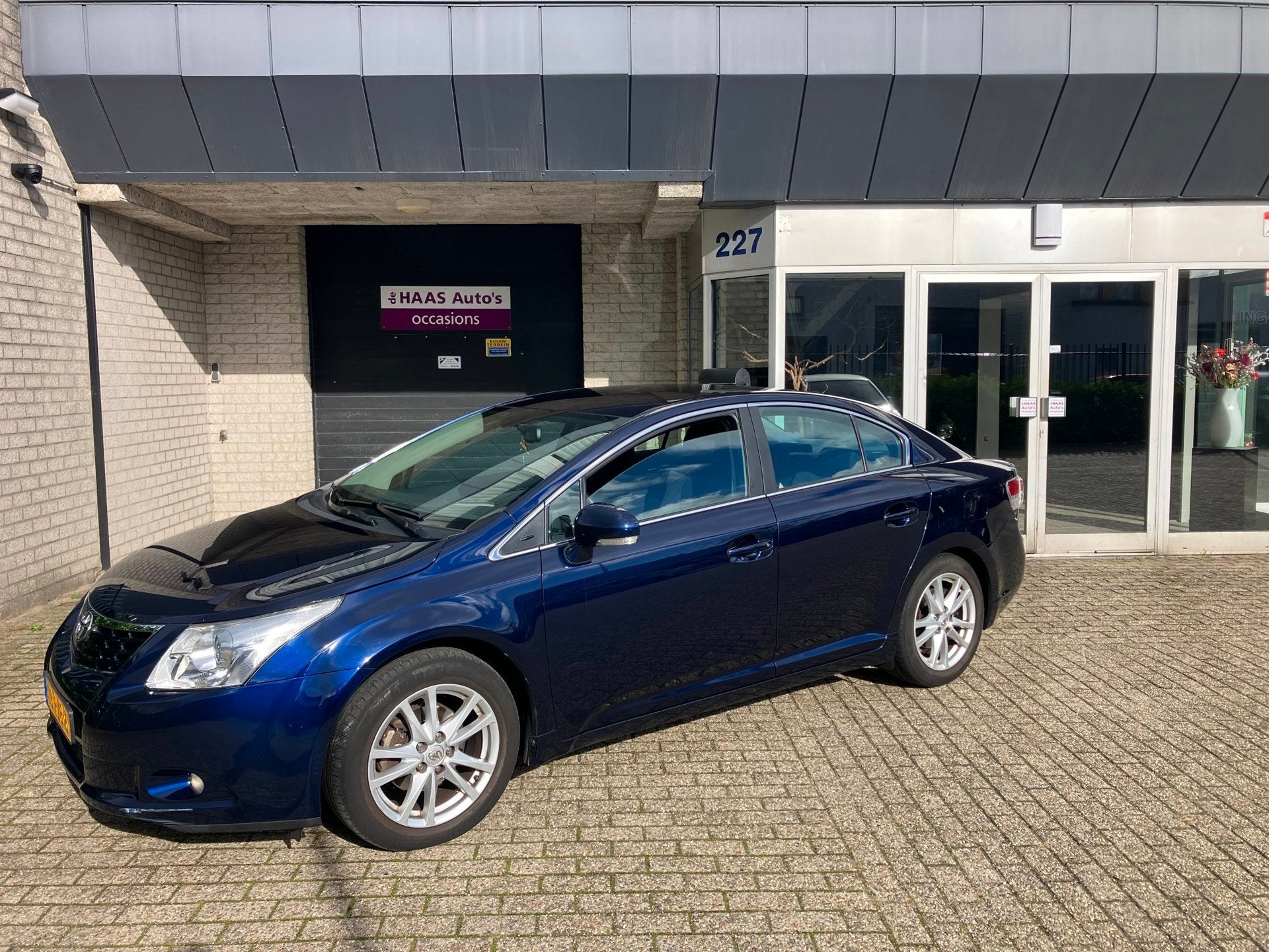 Toyota Avensis 2.0 VVTi Business / SEDAN / AUTOMATIC / CLIMA, Auto's, Stof, Zwart, 4 cilinders, Blauw