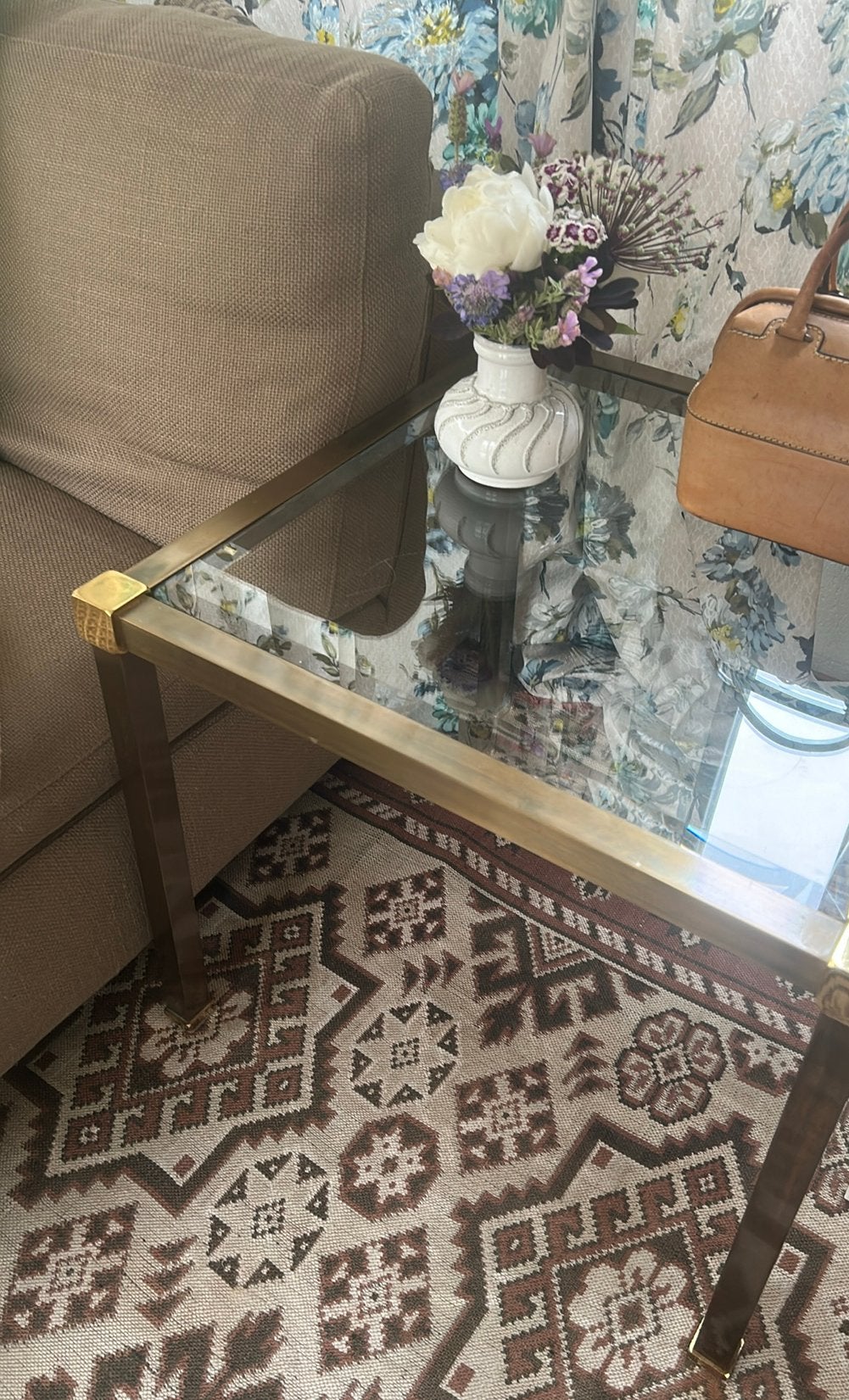 Vintage messing bijzettafel glazen blad jaren 70, Ophalen, Zo goed als nieuw, Vierkant, 50 tot 100 cm