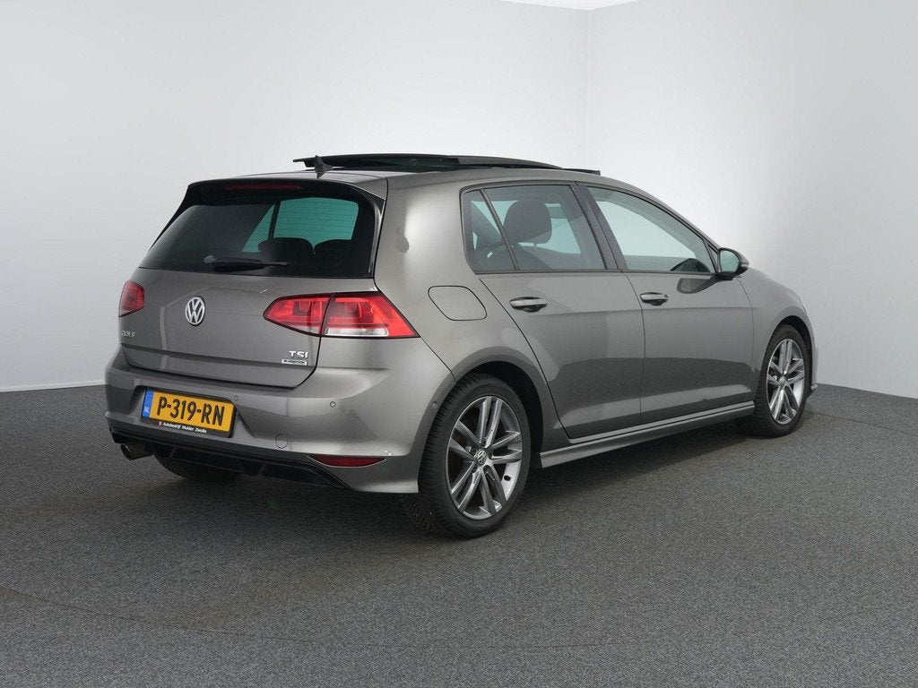 Volkswagen Golf 1.2 TSI Connected Series R-line | Pano | ACC, Auto's, Volkswagen, Voorwielaandrijving, Gebruikt, 4 cilinders, Bruin