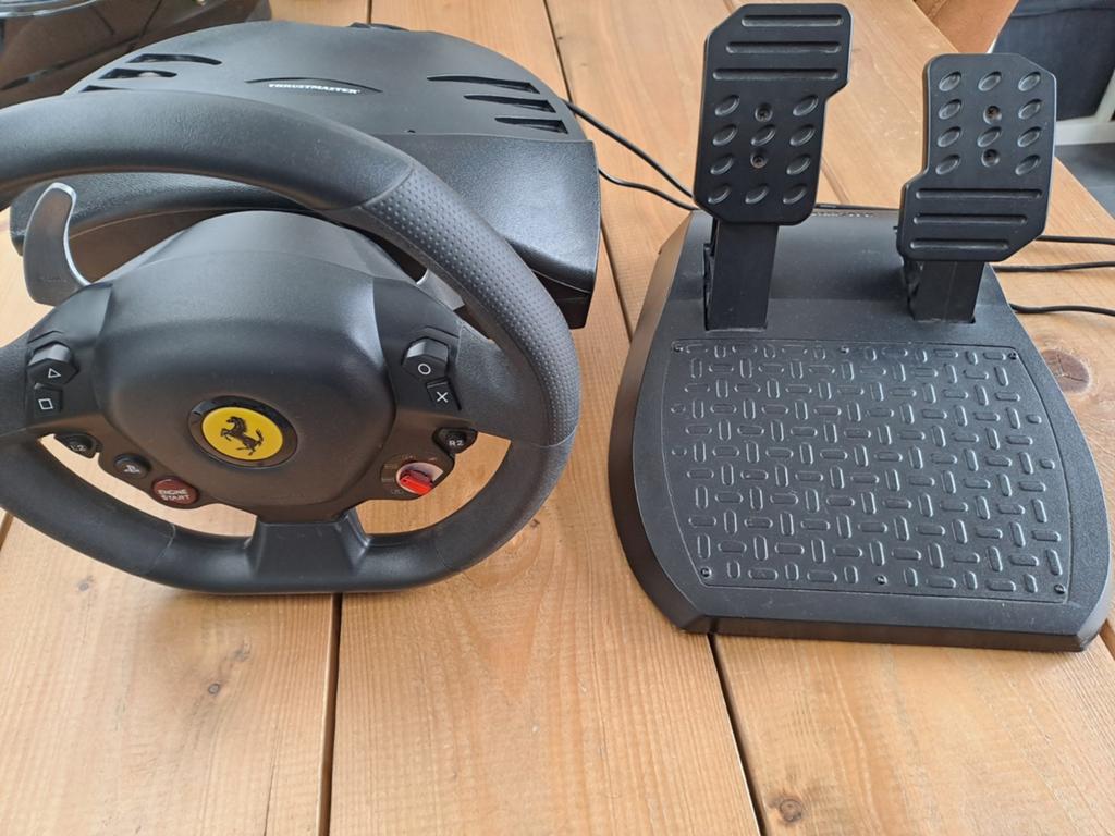 Thrustmaster Ferrari racestuur met pedalen, Racestuur, Gebruikt, Thrustmaster, PlayStation