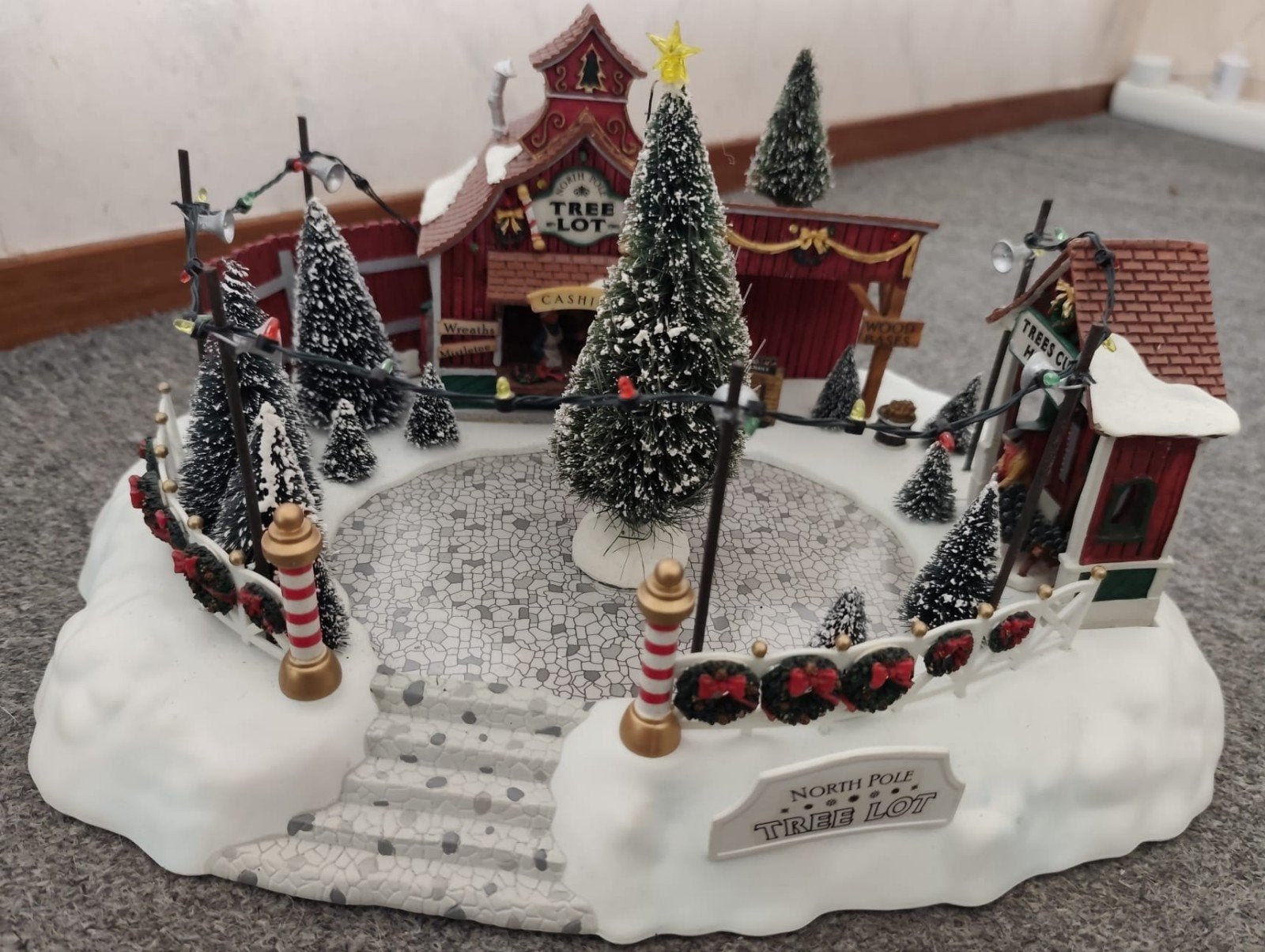 Lemax North Pole Tree Lot - Retired in 2009, Diversen, Kerst, Ophalen
