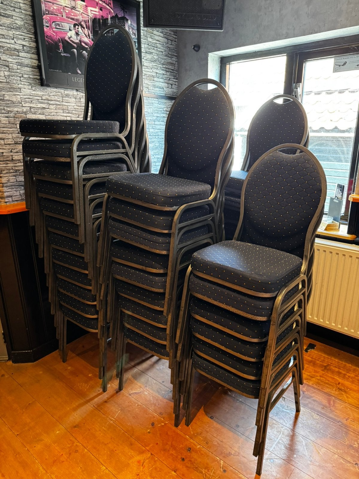 44 nette stapelstoelen,  christiaan meubelen, Huis en Inrichting, Stoelen, Ophalen, Zo goed als nieuw, Vijf, Zes of meer stoelen