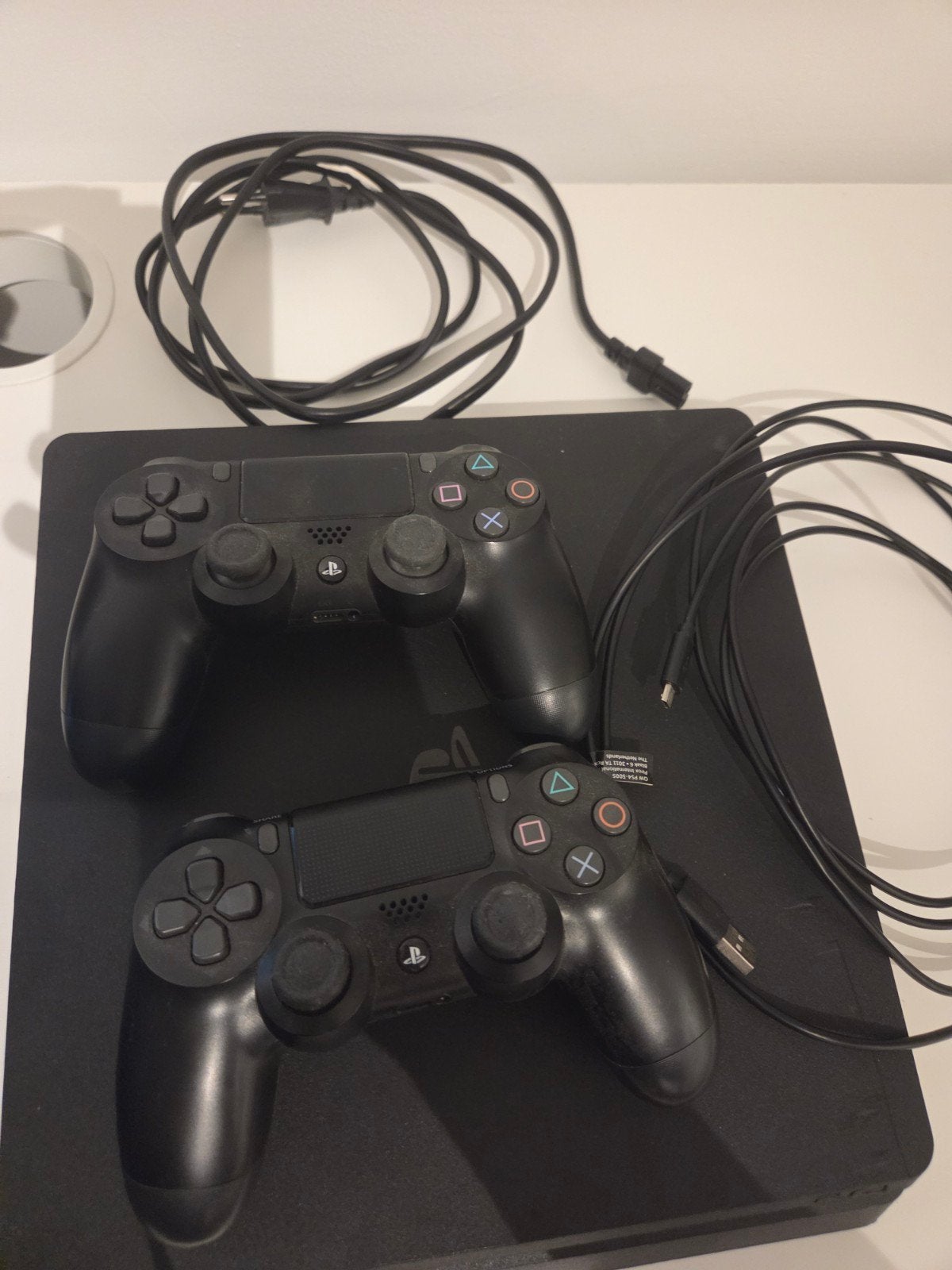 PlayStation 4 Slim bericht mij via marktplaats., Ophalen, 500 GB, Met 2 controllers, Zo goed als nieuw