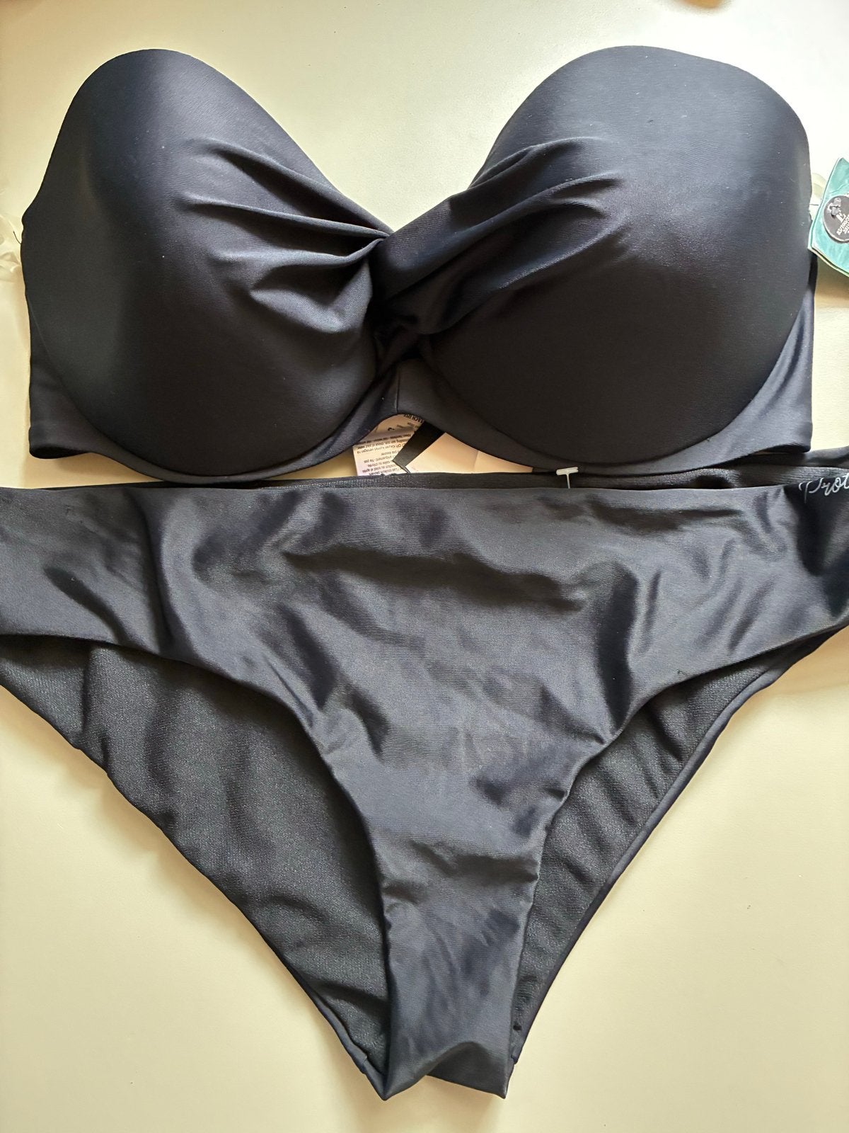 Hunkemöller Protest Strapless Bikini Zwart 85D, Ophalen of Verzenden, Nieuw, Zwart, Bikini