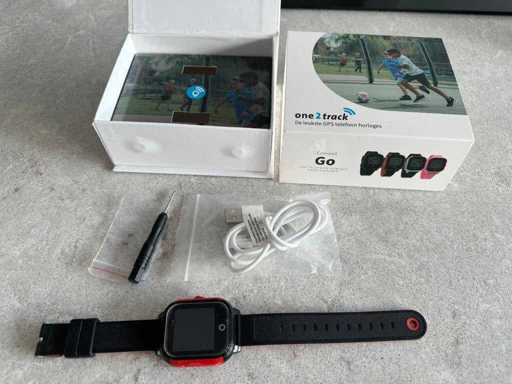 One2track Connect Go GPS kinderhorloge  rood/zwart, One2track, Zo goed als nieuw, Ophalen, GPS