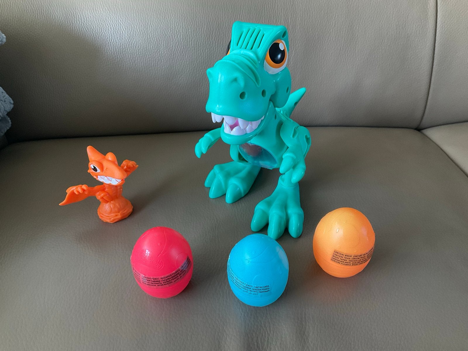 Play Dino’s speelset met ballen voor klei., Ophalen, Gebruikt