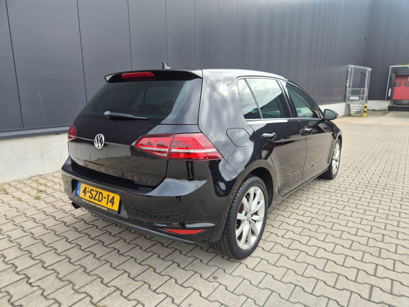 Foto 5 van Volkswagen Golf 1.2 TSI 77KW 5D DSG 2014 Zwart