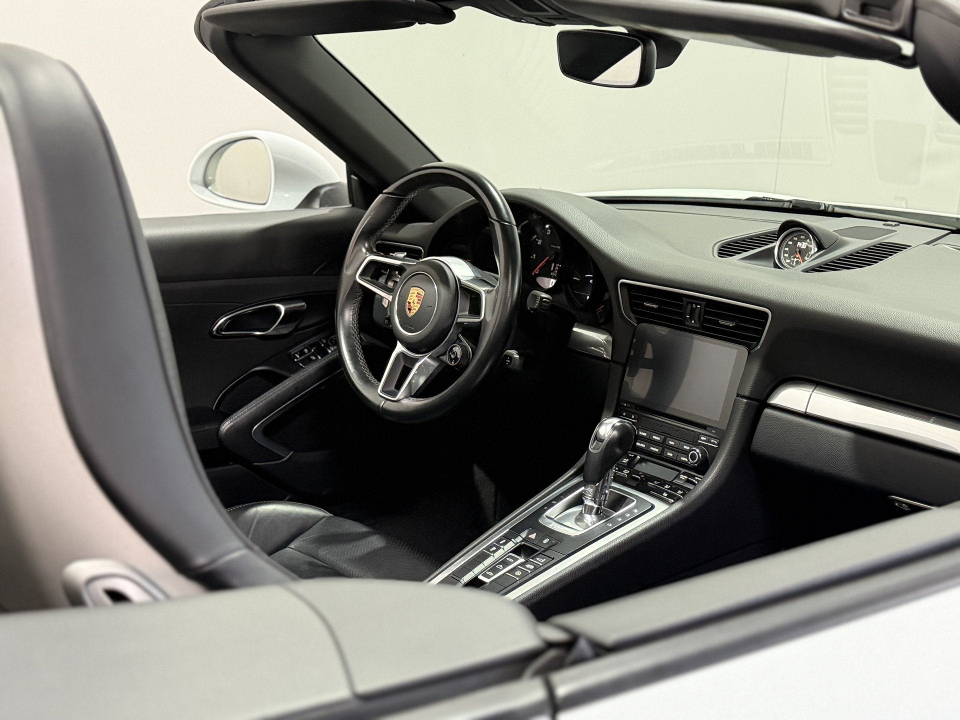 Porsche 911 - 991.2 Cabrio 3.0 Carrera - 2018 - 370 PK - Nav, Achterwielaandrijving, Gebruikt, Euro 6, Cabriolet