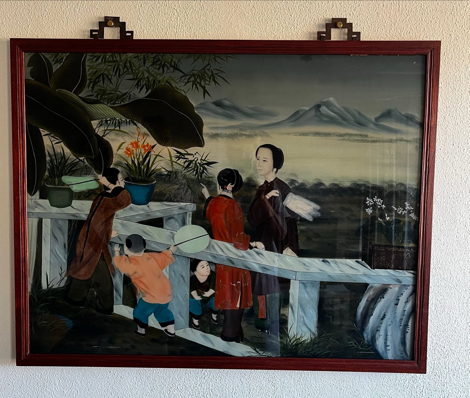 Groot Chinees schilderij achter glas - Scène met figuren, Schilderij, Ophalen of Verzenden, China, Meerkleurig