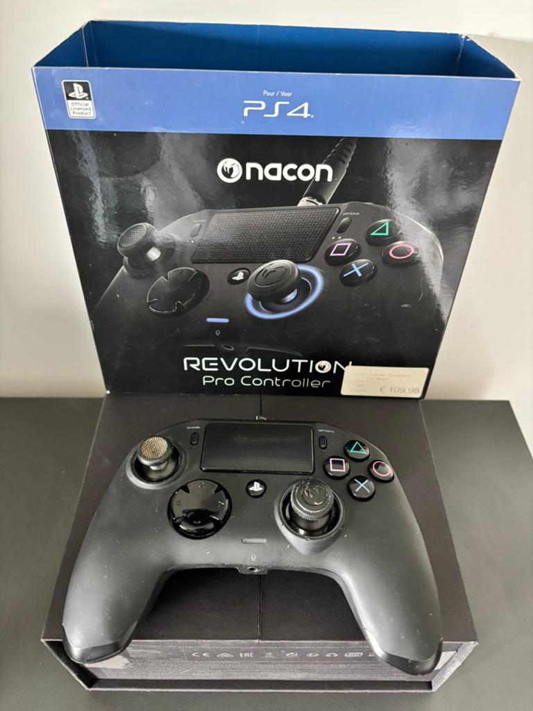 Nacon Revolution Pro Controller (V1) voor PS4 / PC, Ophalen of Verzenden, Gebruikt, Controller, PlayStation 4