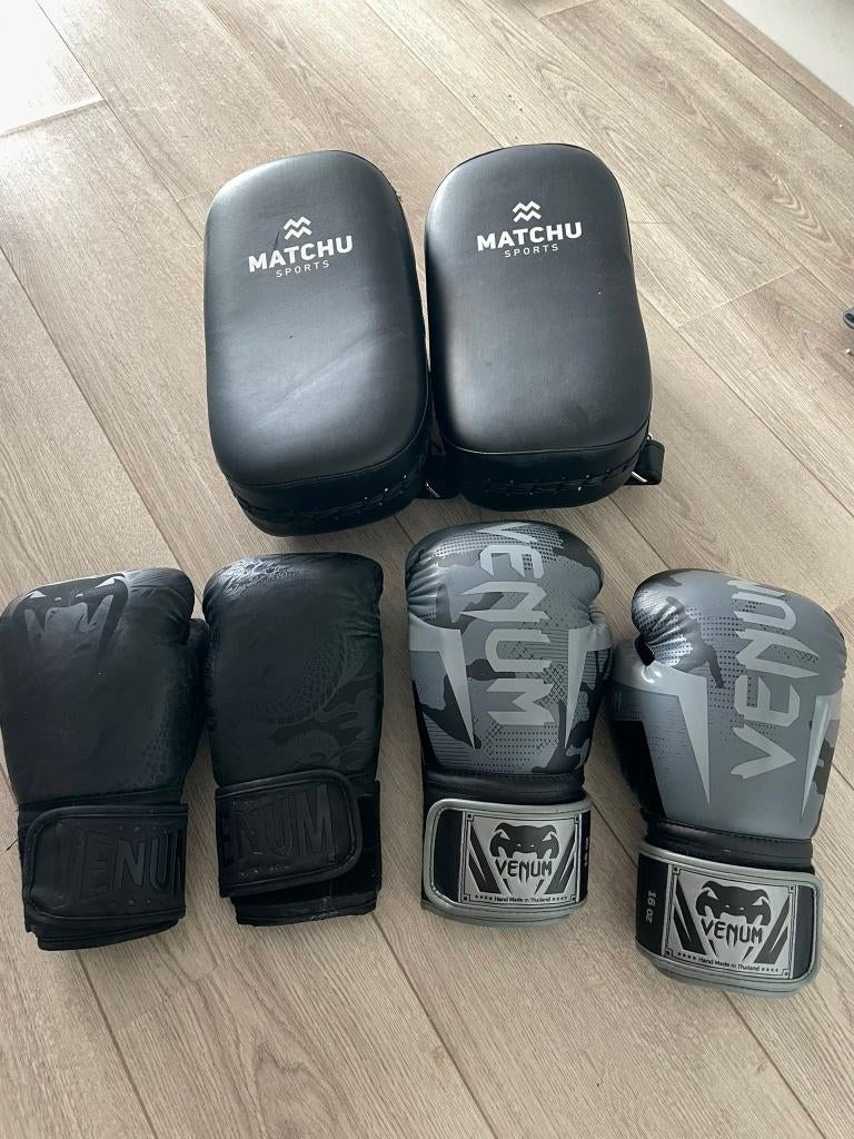 Boxing gloves and pads, Ophalen, Gebruikt, Bokshandschoenen
