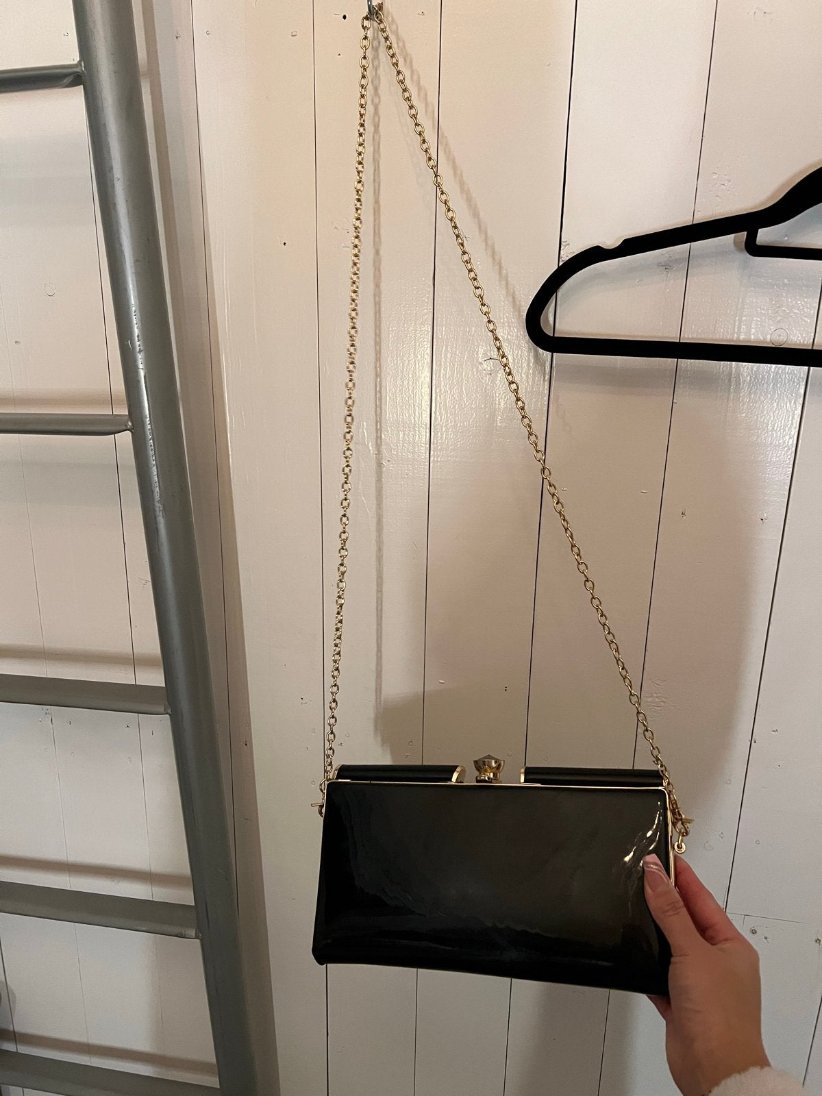 Zwarte lakleren avondtasje met gouden ketting, Ophalen of Verzenden, Zo goed als nieuw, Zwart, Avondtasje