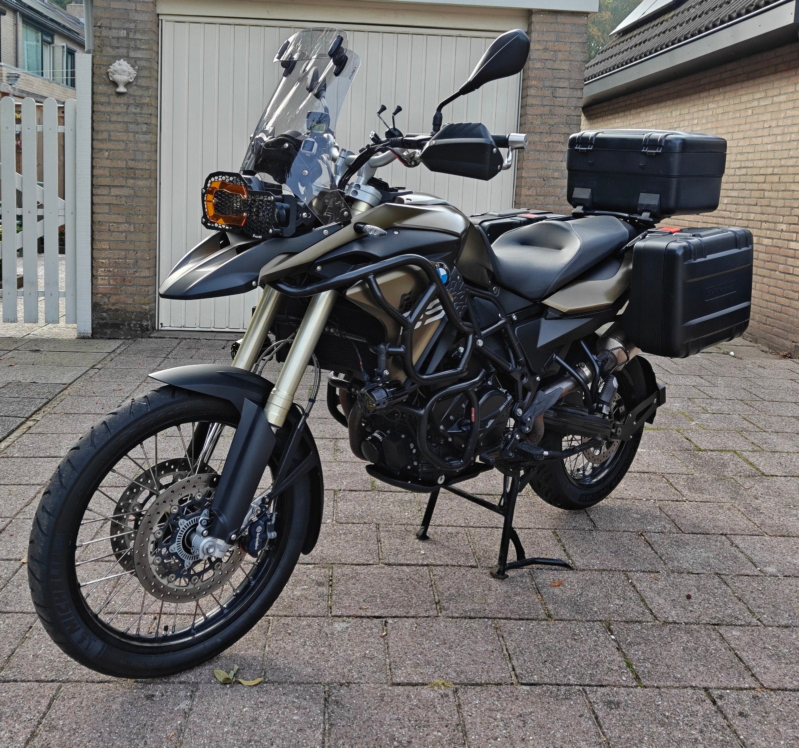 BMW F800GS 13" Akrapovic Tour Kalamata Kofferset QuickShifte, Motoren, 2 cilinders, Occasion, Particulier, Meer dan 35 kW