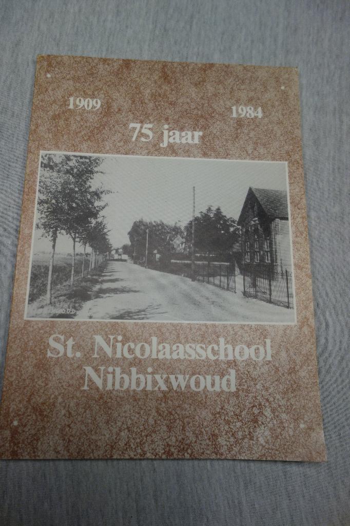 Boek 75 Jaar St. Nicolaasschool Nibbixwoud, Boeken, Geschiedenis | Stad en Regio, Ophalen of Verzenden, Zo goed als nieuw