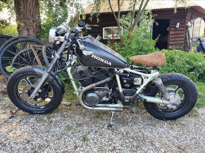 Honda VT1100C 1985 - Blok en bak gereviseerd, Cardan-aandrijving, 2 cilinders, Gebruikt, Particulier