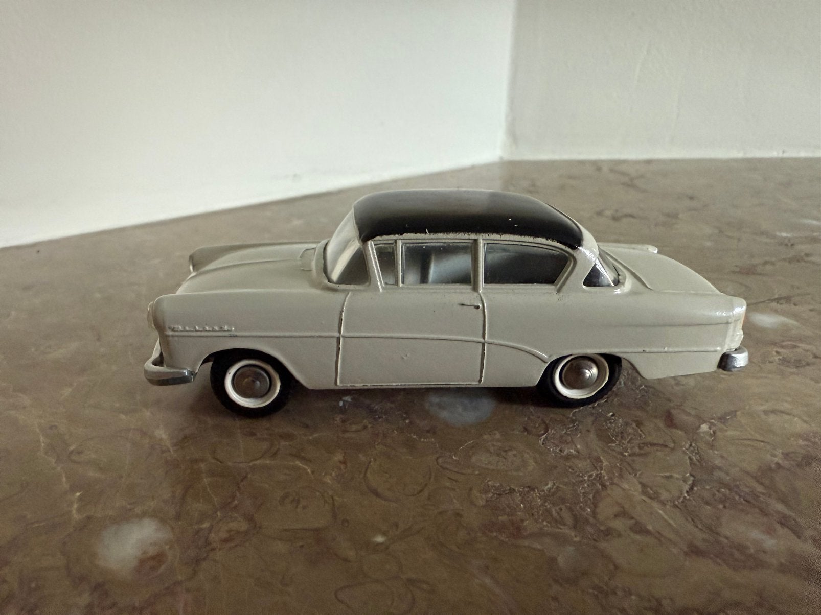Opel Rekord P1 - creme met zwart dak - Tekno - ZGAN, Ophalen of Verzenden, Zo goed als nieuw, Auto, Overige merken