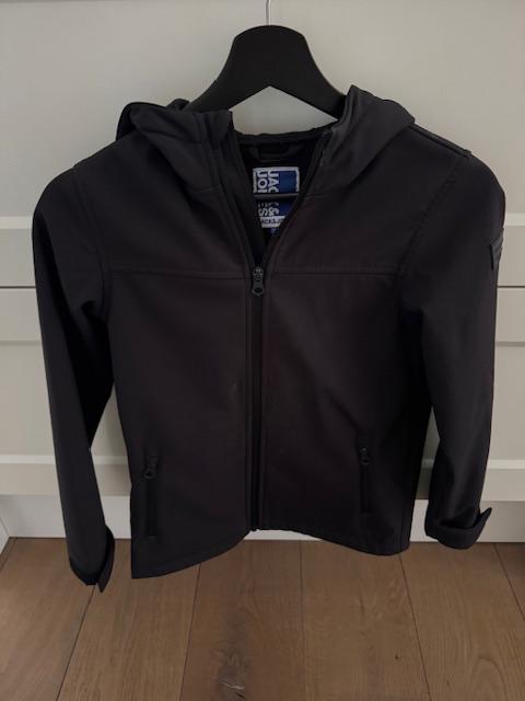 Kinderjas softshell Jack & Jones; maat 140. Kleur zwart., Ophalen of Verzenden, Zo goed als nieuw, Jongen, Jas