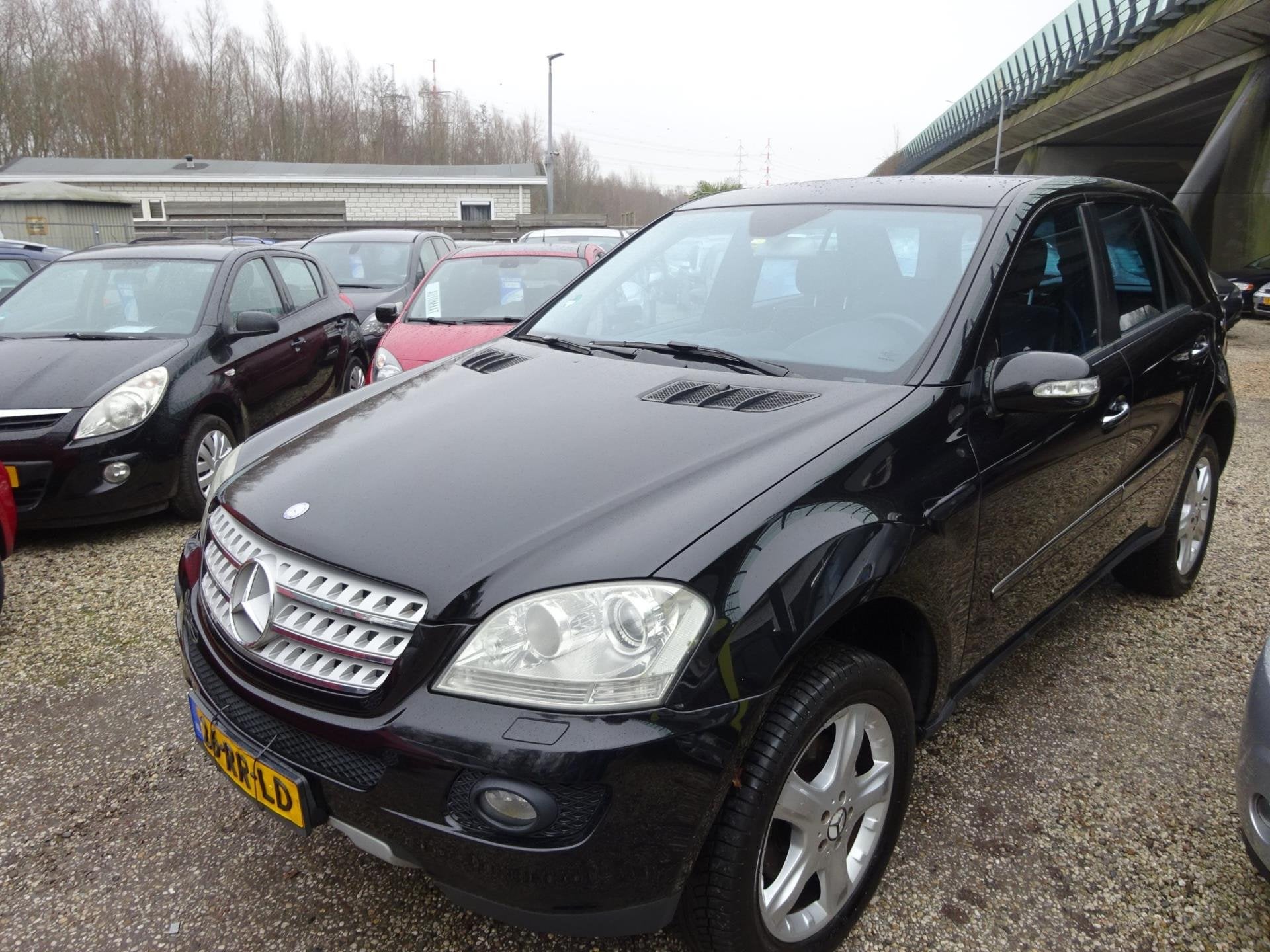 Mercedes-Benz M-klasse 350 ml automaat airco cruise control, Auto's, Mercedes-Benz, Automaat, Stoelverwarming, Gebruikt, Zwart