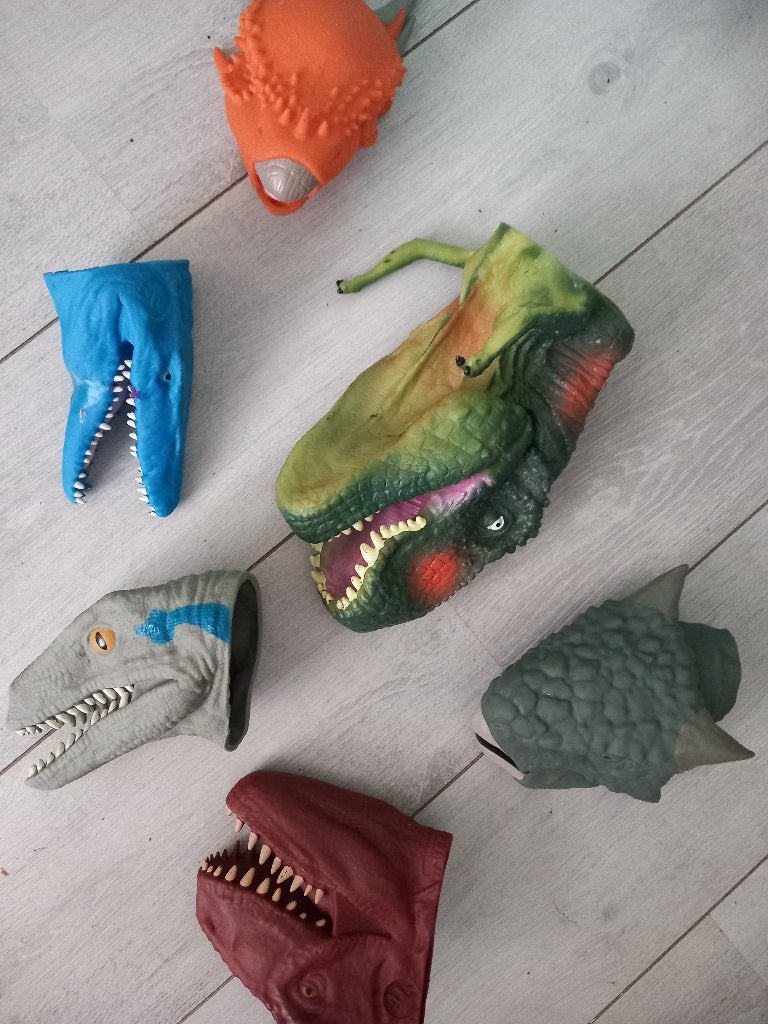 dino hand speelfiguren, Ophalen of Verzenden, Zo goed als nieuw