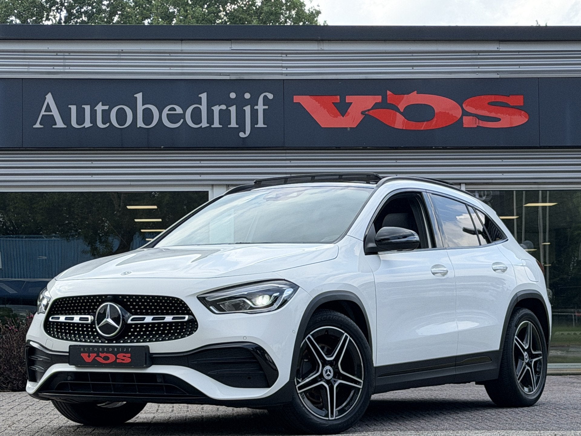Mercedes-Benz GLA 200 AMG-Line | Panodak | Trekhaak | CarPla, 4 cilinders, Met garantie (alle), Wit, Automatische klimaatregeling