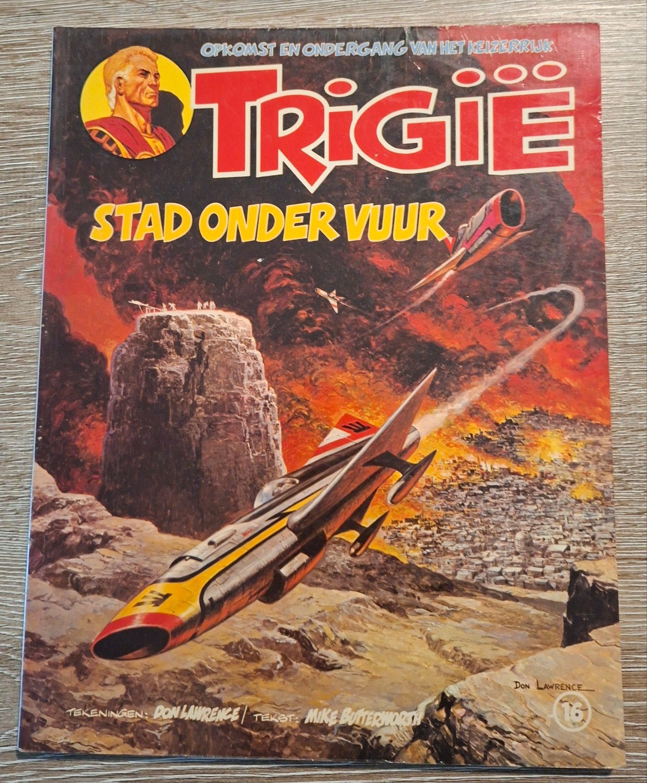 Trigie nr 16, Gelezen, Ophalen of Verzenden, Don Lawrence, Mike Butterworth, Eén stripboek