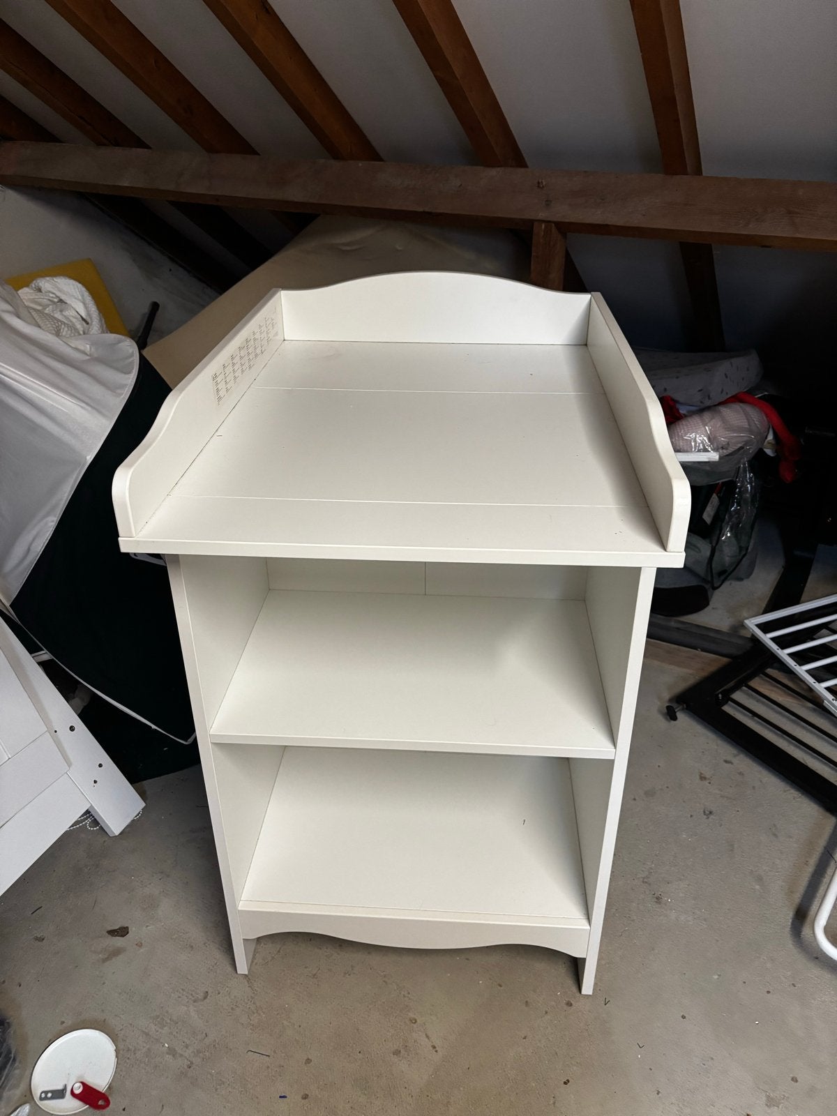 Witte commode met opstaande rand en planken, Ophalen, Gebruikt, 50 tot 70 cm, 75 tot 100 cm